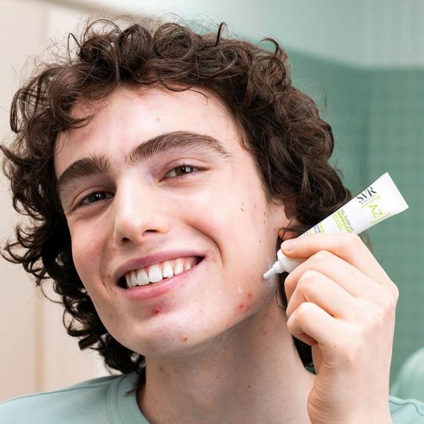 SVR Sebiaclear Gel Flash 4H effet patch invisible stop-boutons anti-marques (15 ml)