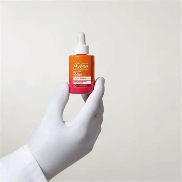 Avene Ultra Sérum SPF50+ 1.2% acide hyaluronique + Niacinamide repulpant (30 ml)