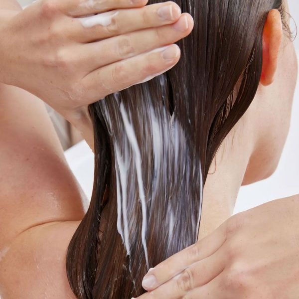 La Rosée Recharge Après-Shampoing hydratant démêlant à la kératine végétale & lait d'amande (200 g)